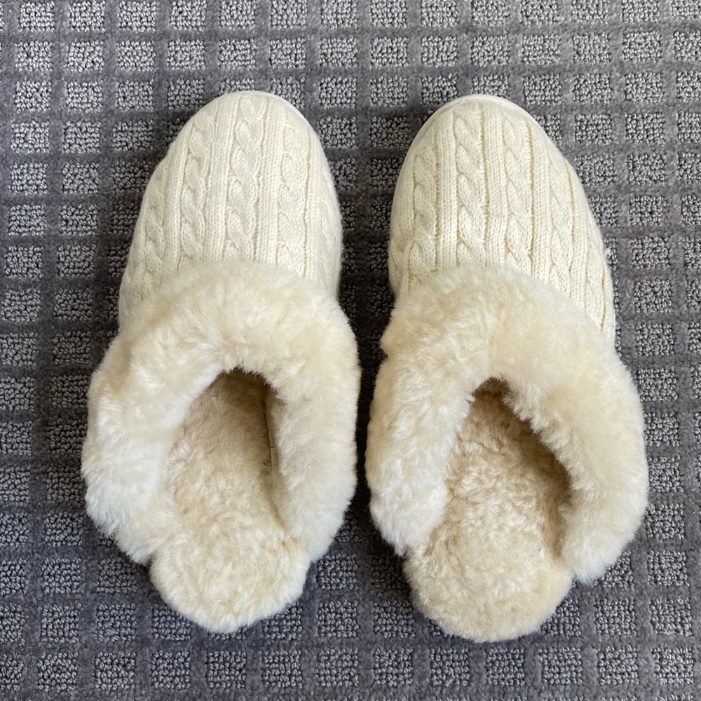 Eddie Bauer slippers, size 10